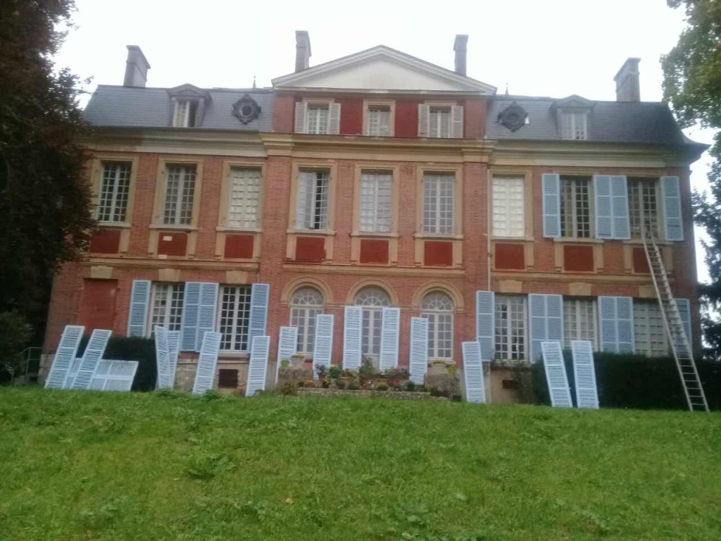 Restauration de volets sur un château
