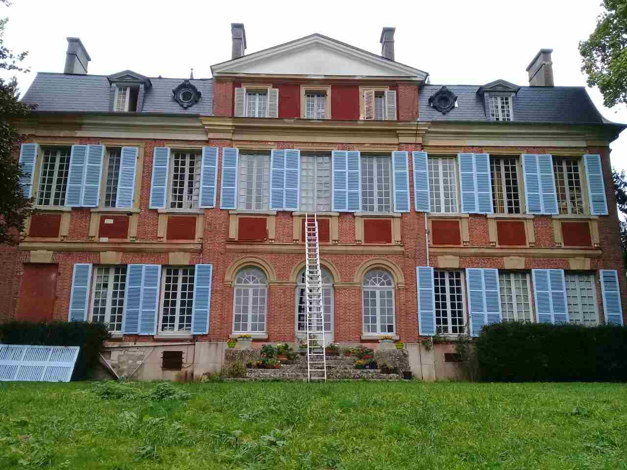Restauration de volets sur un château